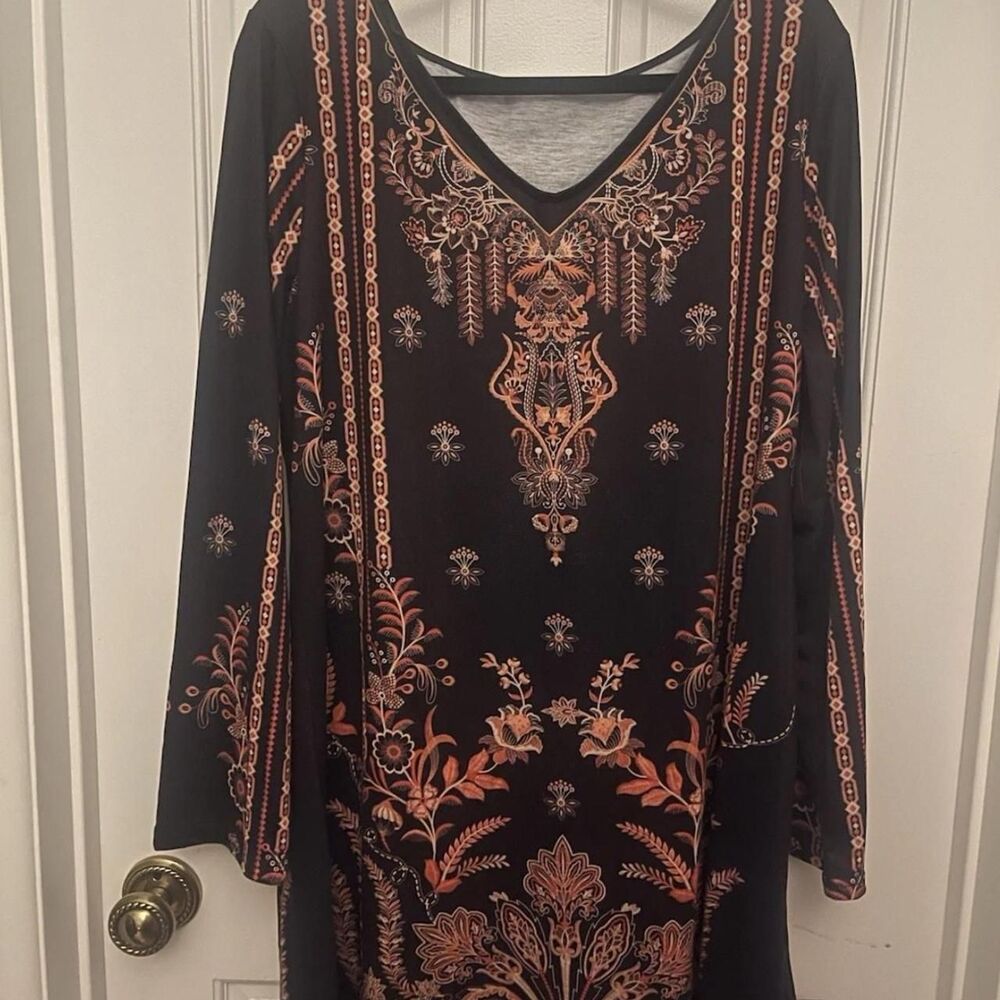 Black V‑Neck Floral Print Long Sleeve Dress